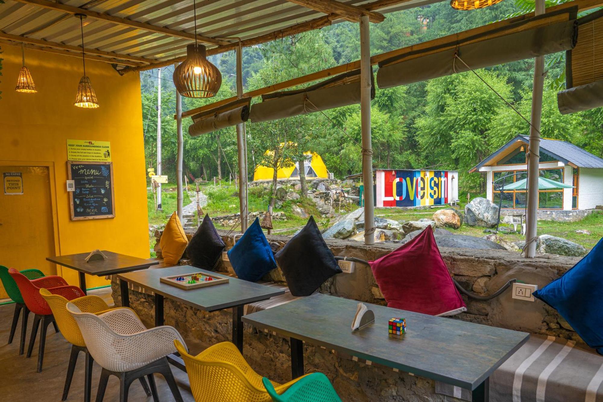 Whoopers Boutique Resort Jibhi Ngoại thất bức ảnh