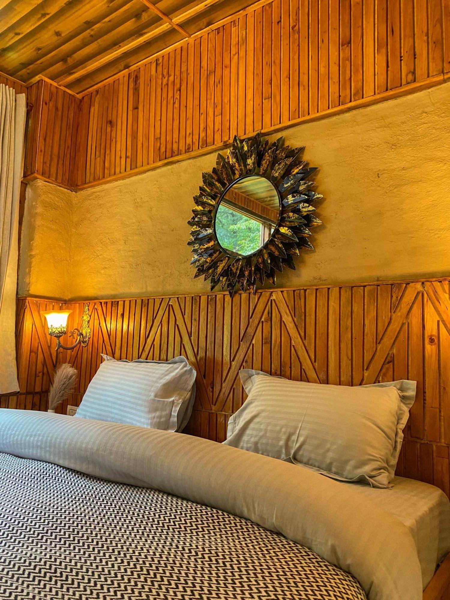 Whoopers Boutique Resort Jibhi Ngoại thất bức ảnh